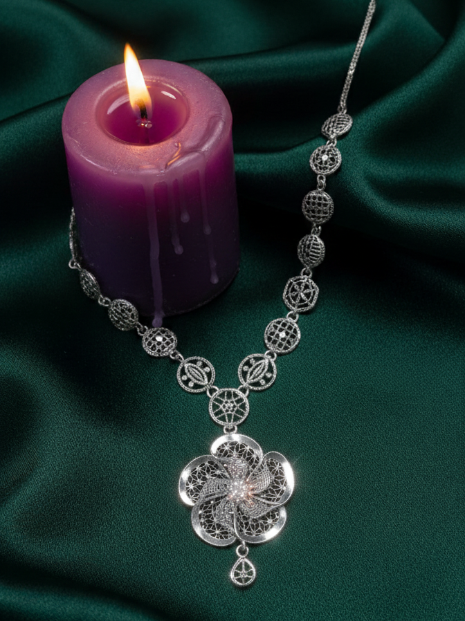 silver chain neckless 