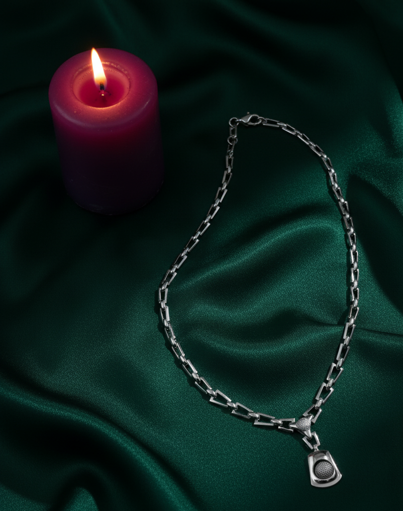 silver neckless 